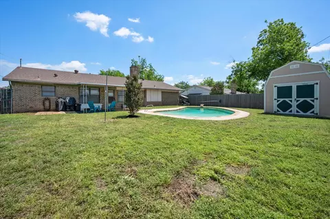 212 S Heights Dr, Crowley, TX 76036