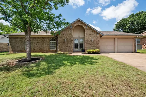 212 S Heights Dr, Crowley, TX 76036