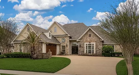 519 Canterbury Ln, Bossier City, LA 71111