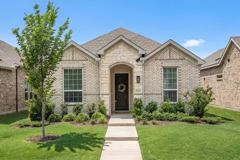 2035 Sherwood Dr, Garland, TX 75041
