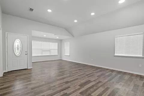 1100 Primrose Dr, Sanger, TX 76266