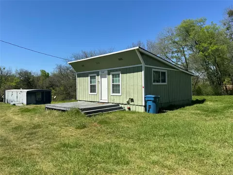 202 W Tarrant St, Cumby, TX 75433