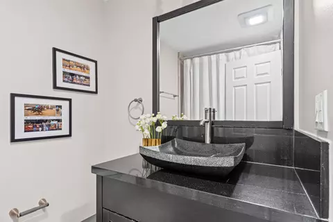 Bath - 3030 Mckinney Ave #306, Dallas, TX 75204 photo 1 of 3
