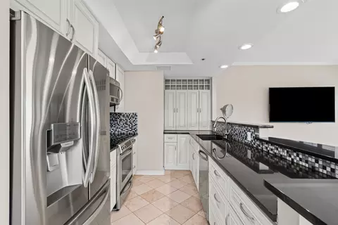 Kitchen - 3030 Mckinney Ave #306, Dallas, TX 75204 photo 2 of 3