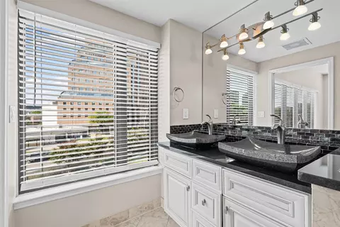 Bath - 3030 Mckinney Ave #306, Dallas, TX 75204 photo 2 of 3