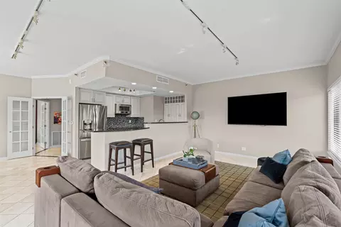 Living - 3030 Mckinney Ave #306, Dallas, TX 75204 photo 4 of 7