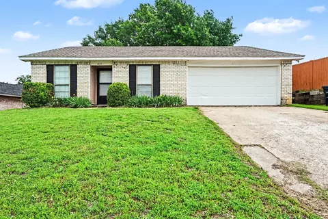 817 Panay Way Dr, Fort Worth, TX 76108