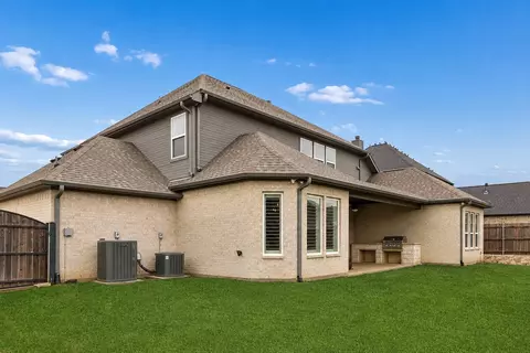 Exterior - 104 Ryder Ct, Hurst, TX 76053 photo 4 of 5