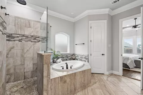 Bath - 104 Ryder Ct, Hurst, TX 76053 photo 3 of 6