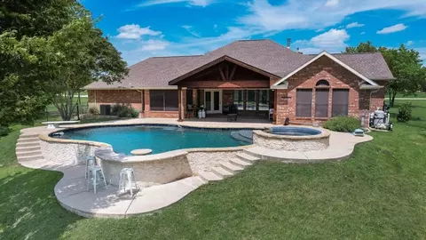 841 S Clinton Ln, Midlothian, TX 76065