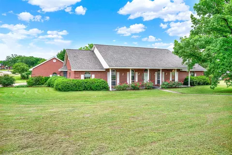 2735 Bent Oaks Dr, Burleson, TX 76028