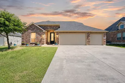 557 Lake Bluff Ave, Oak Point, TX 75068