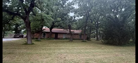 703 W Sherman St, Chico, TX 76431