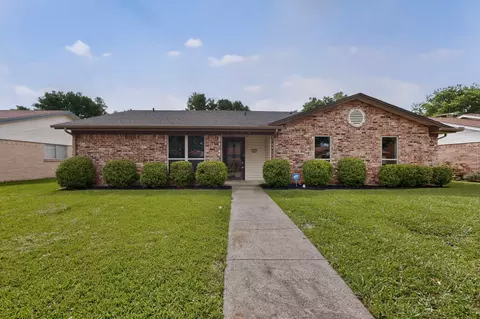 949 Meadowdale Cir, Garland, TX 75043