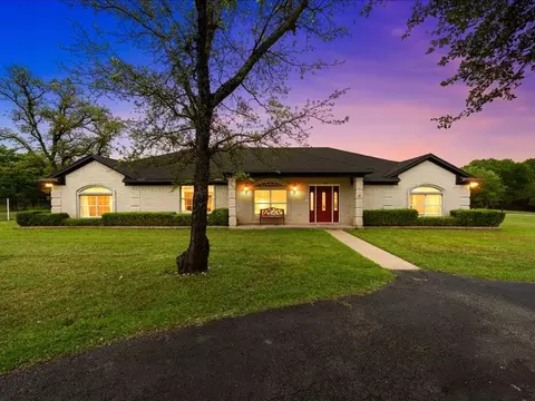1072 Chapman Rd, Crawford, TX 76638