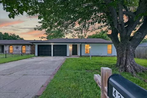 4325 Richard St, Forest Hill, TX 76119