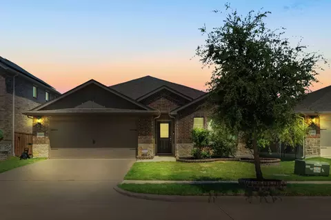1805 Gold Mine Trl, Aubrey, TX 76227