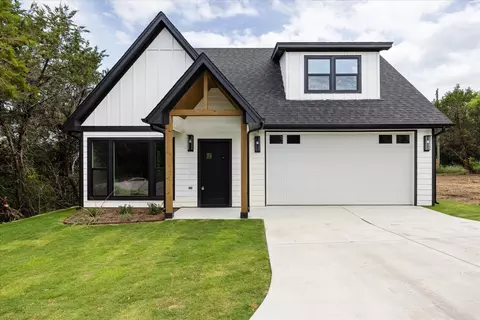 913 Colorado River Dr, Granbury, TX 76048