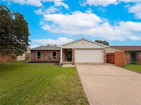 7444 Sandhurst Ln S, North Richland Hills, TX 76182