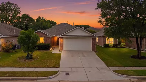 8413 Horse Whisper Ln, Fort Worth, TX 76131