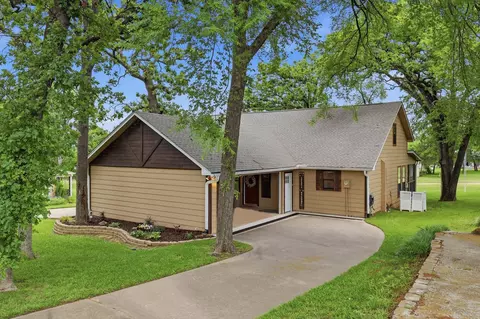 413 Cocopa Dr, Lake Kiowa, TX 76240
