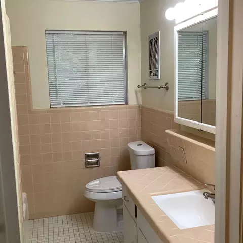 Bath - 4700 Scottwood St, Waco, TX 76708 photo 1 of 2