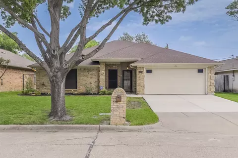 6111 Fern Meadow Rd, Arlington, TX 76017