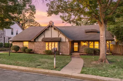 2214 Wilson Dr, Arlington, TX 76011