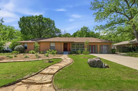 2409 Robinwood Ln, Denton, TX 76209