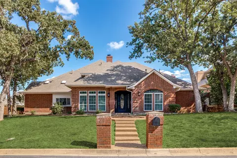 2103 Bay Club Dr, Arlington, TX 76013