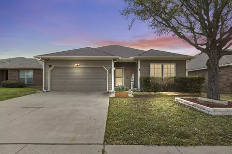 12421 Hunters Mill Trl, Burleson, TX 76028
