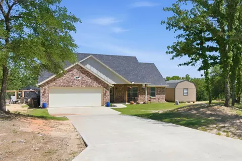 112 Monarch Ln, Poolville, TX 76487