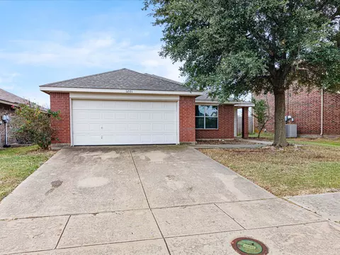 1201 Vicksburg Dr, Ennis, TX 75119