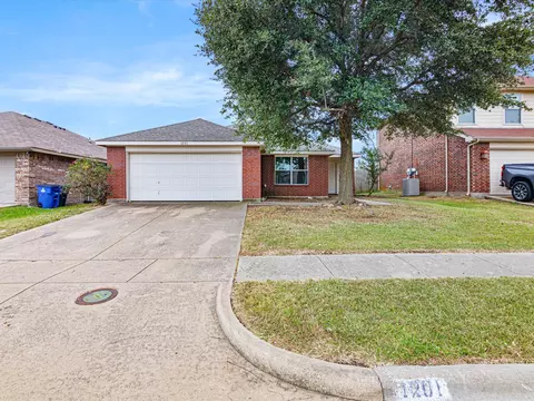 1201 Vicksburg Dr, Ennis, TX 75119