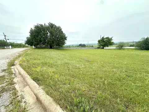 1201 Haven Dr, Comanche, TX 76442