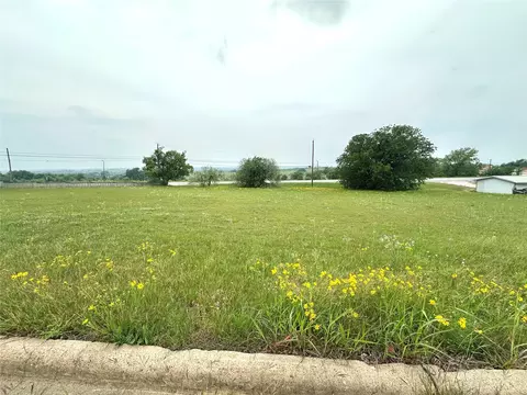 1203 Haven Dr, Comanche, TX 76442