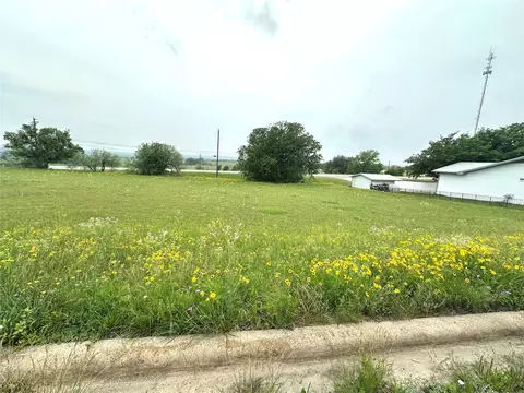 1205 Haven Dr, Comanche, TX 76442