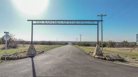 442 Hollow Dr, Lipan, TX 76462
