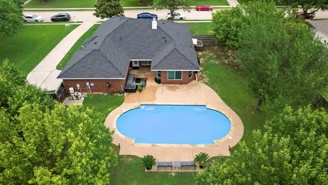 1130 High Knoll Dr, Midlothian, TX 76065