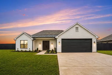 318 James St, Mabank, TX 75147