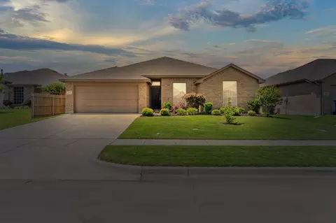 217 Angelina Ct, Azle, TX 76020