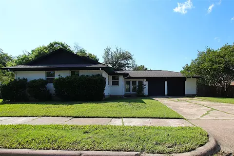 4502 Live Oak Dr, Mesquite, TX 75150