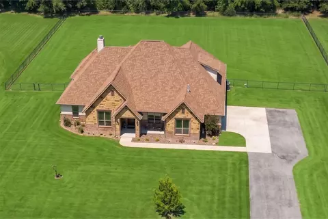 30 Laura Cir, Gunter, TX 75058