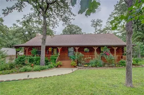105 Santee Dr, Lake Kiowa, TX 76240