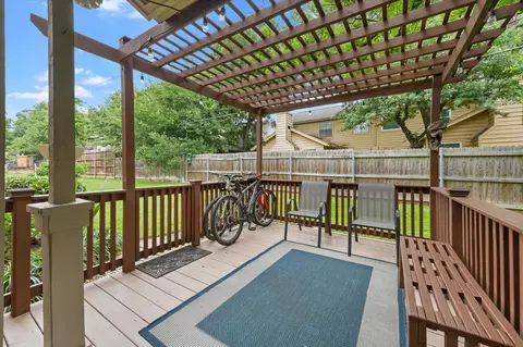 1463 Meadowood Village Dr, Fort Worth, TX 76120