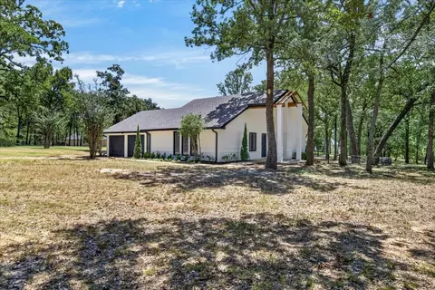172 Colonial Dr, Mabank, TX 75156
