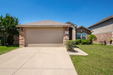 320 Chalkstone Dr, Fort Worth, TX 76131