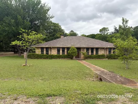 103 Red Bud Ct, Oak Leaf, TX 75154