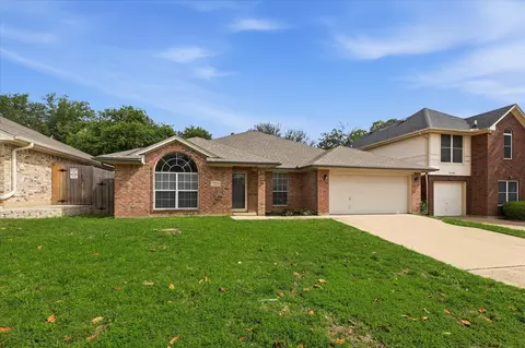 7525 Arbor Park Dr, Fort Worth, TX 76120
