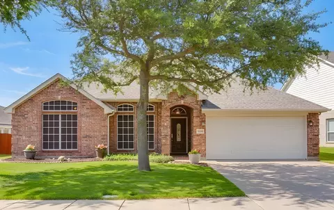 1410 Parkside Dr, Mansfield, TX 76063